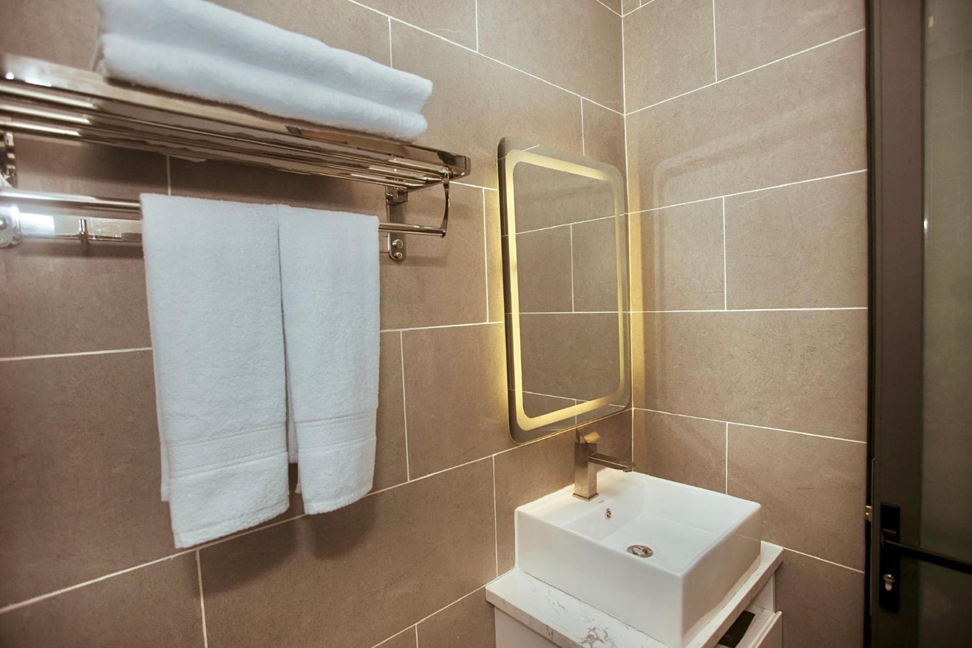 Lee Charming Hotel Нячанг Екстер'єр фото
